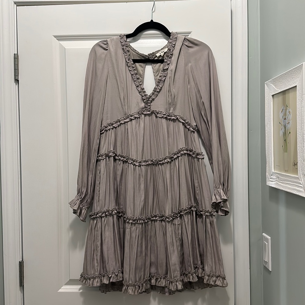 NWOT Boutique light gray dress with large keyhole back